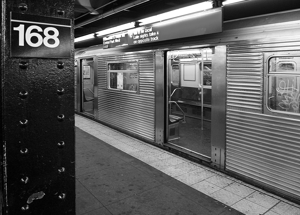 photo "***" tags: interior, black&white, technics, New York City, сабвэй