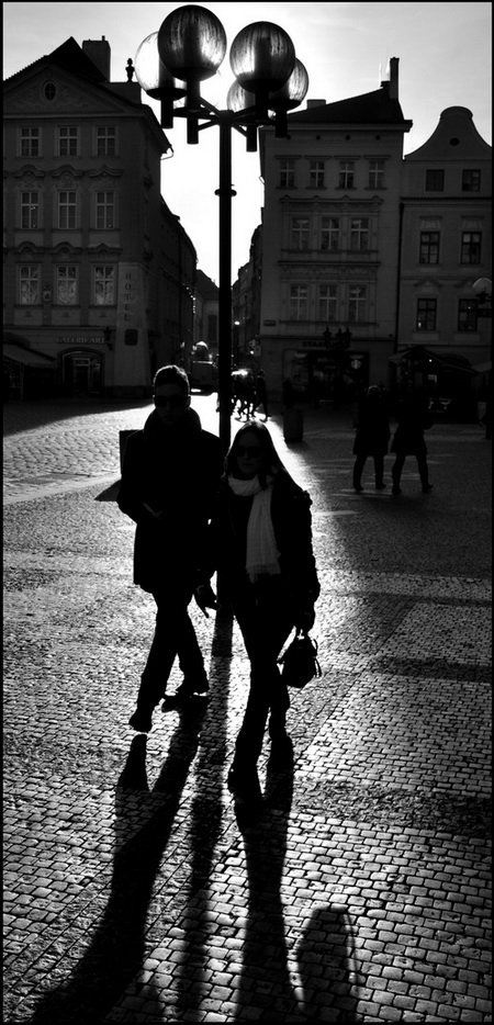 photo "Лампы и фигуры" tags: black&white, Prag, Prague, Praha