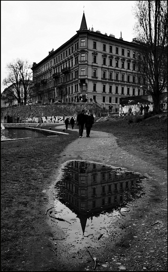 фото "Дом и люди" метки: черно-белые, Prag, Praha, Прага