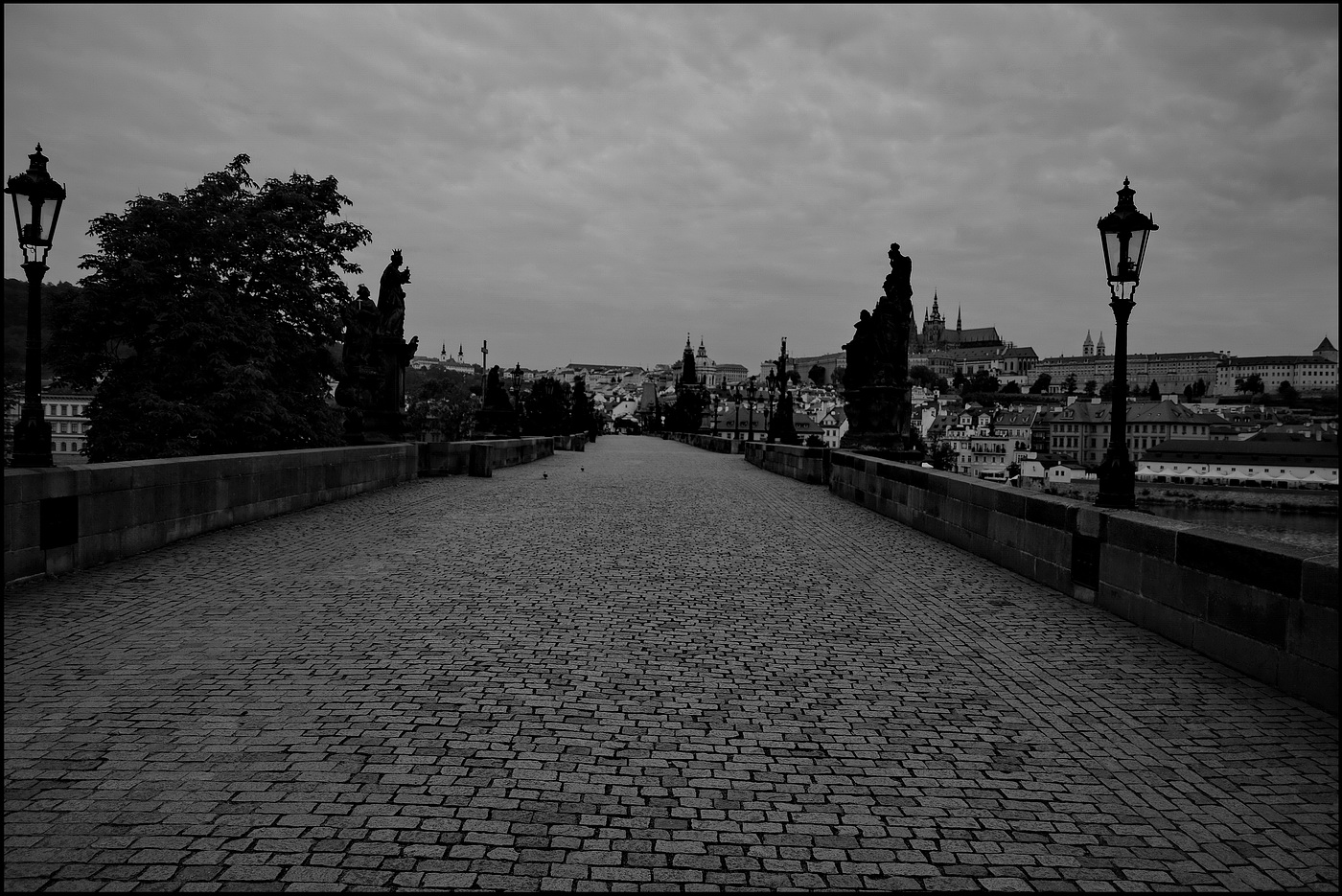 photo "Карлов мост без людей" tags: black&white, Prag, Prague, Praha