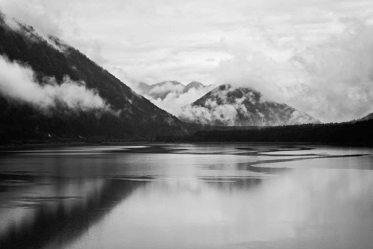 фото "Sylvenstein reservoir" метки: пейзаж, черно-белые, Europe, вода, горы