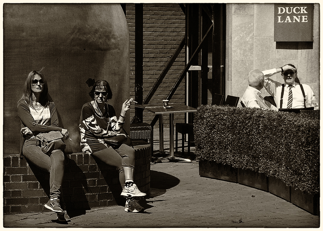 photo "Send off a smoke ..." tags: travel, street, black&white, Дублин, Ирландия