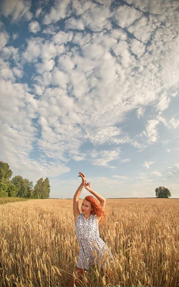 photo "***" tags: portrait, 8мм, clouds, evening, girl, sky, summer, модель, настроение, портрет девушка лето, солнечно