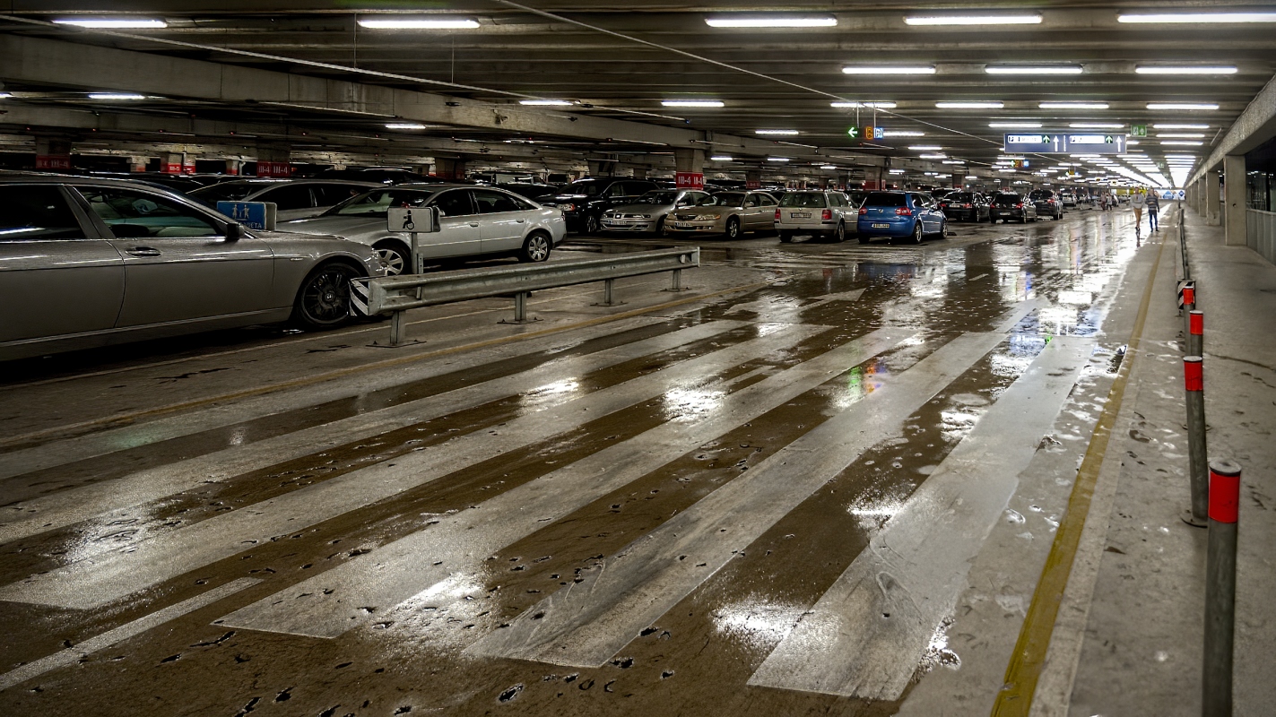 photo "At the Parking" tags: architecture, 