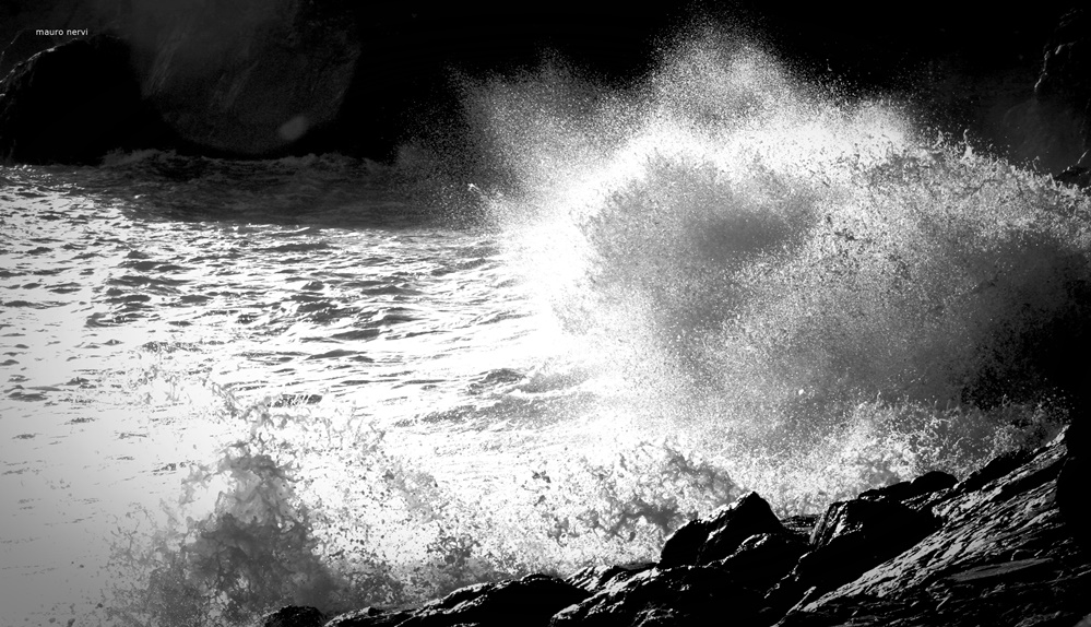 photo "heavy waves" tags: black&white, 