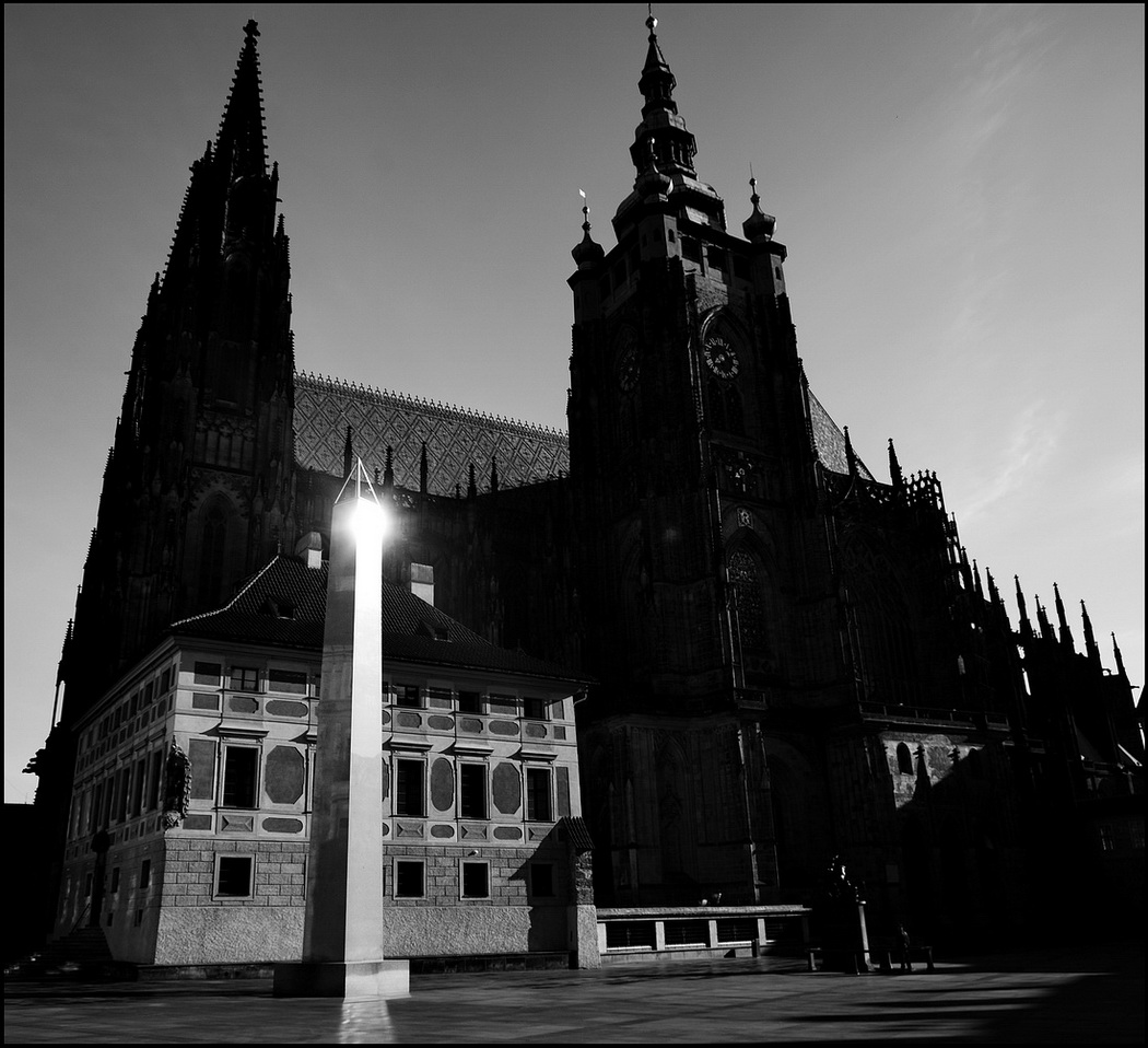 photo "Утренний вид на собор Святого Вита" tags: black&white, architecture, Prag, Prague, Praha