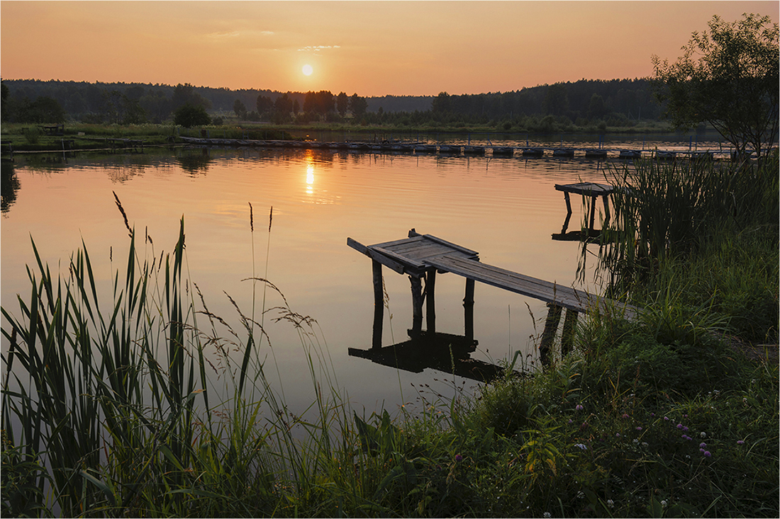 photo "***" tags: landscape, nature, pond, summer, sun, sunset, water, мостик, рыбалка