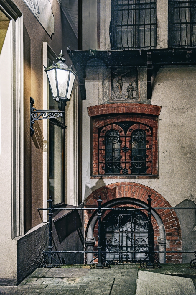 photo "At an Old Courtyard" tags: architecture, 