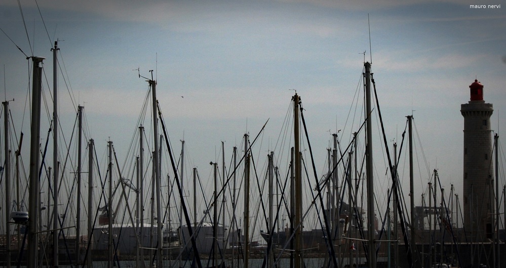 photo "lighthouse and boats" tags: landscape, 