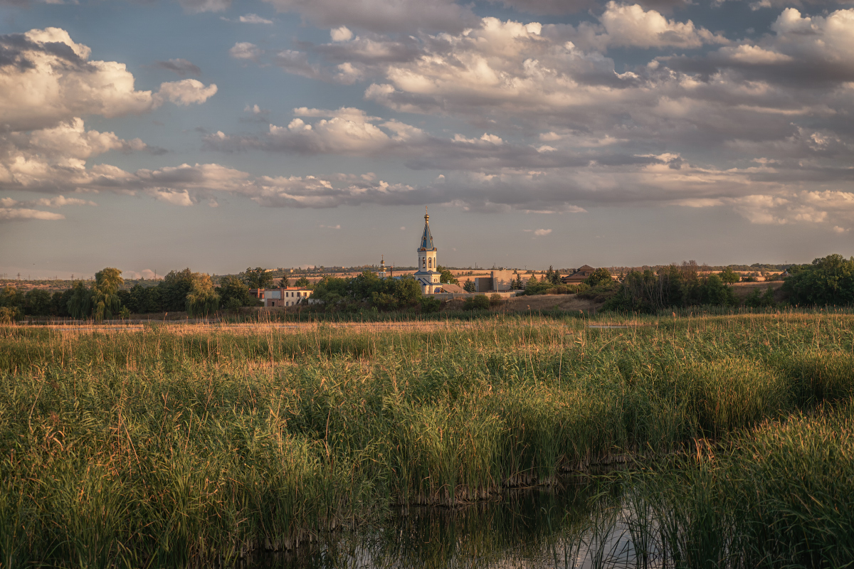 photo "***" tags: landscape, clouds, river, temple, Нижняя Крынка, камыш, тростник