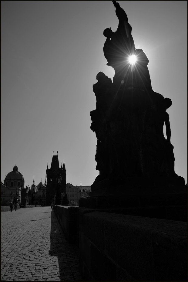 фото "Башни и скульптурные группы" метки: черно-белые, Prag, Praha, Прага