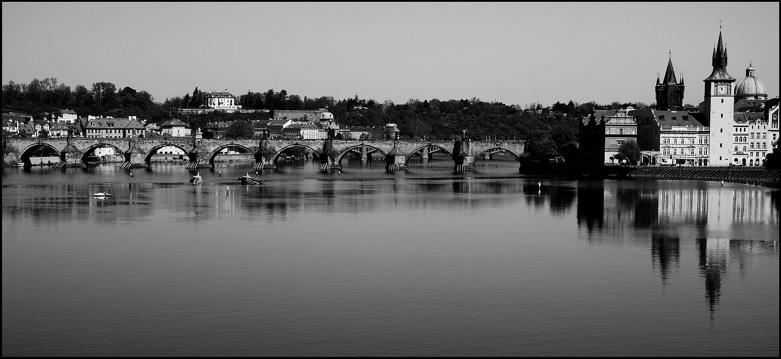 photo "Вид с моста" tags: black&white, Prag, Prague, Praha