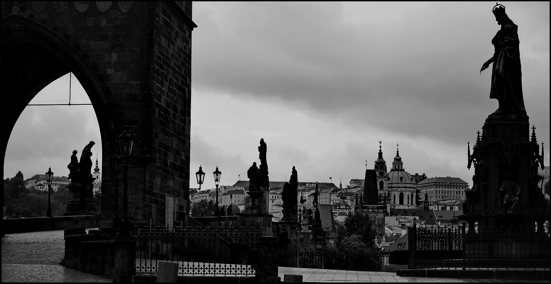 photo "У Карлова моста-2" tags: black&white, Prag, Prague, Praha