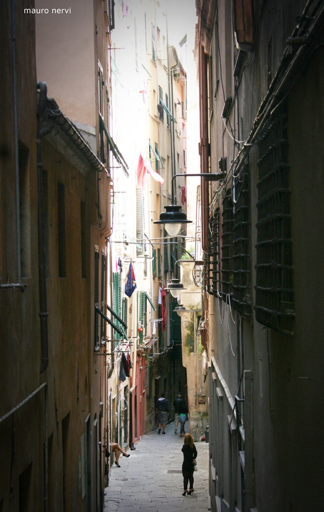 photo "historical center, alley" tags: street, 