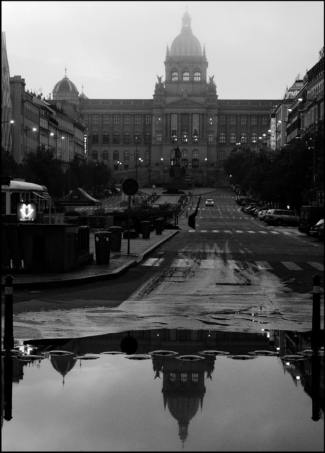 photo "Утренняя площадь" tags: black&white, Prag, Prague, Praha