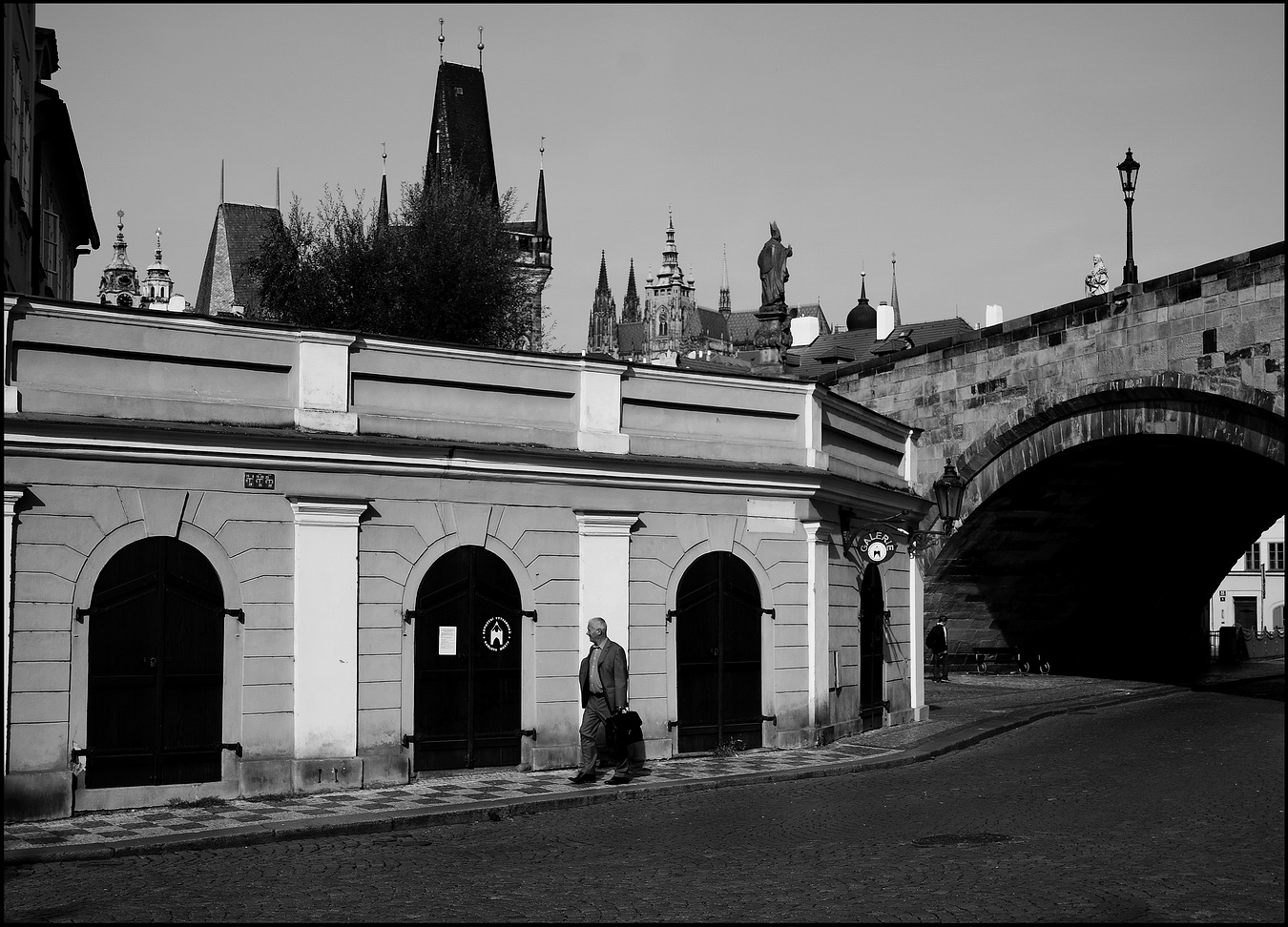 photo "У Карлова моста-3" tags: black&white, Prag, Prague, Praha