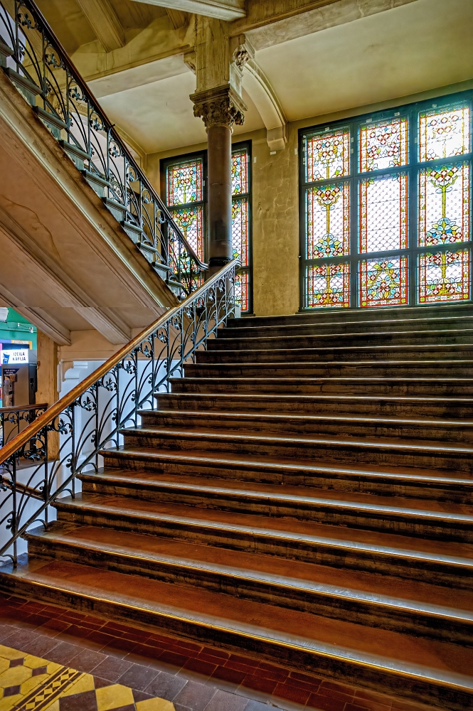 photo "This Staircase Has Seen Better Days" tags: interior, 