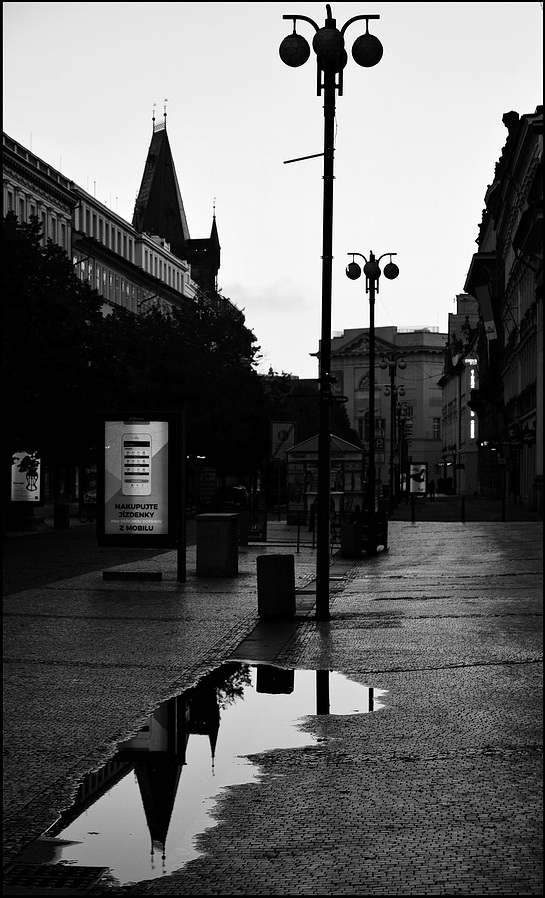 photo "Улица и лужа-2" tags: black&white, 