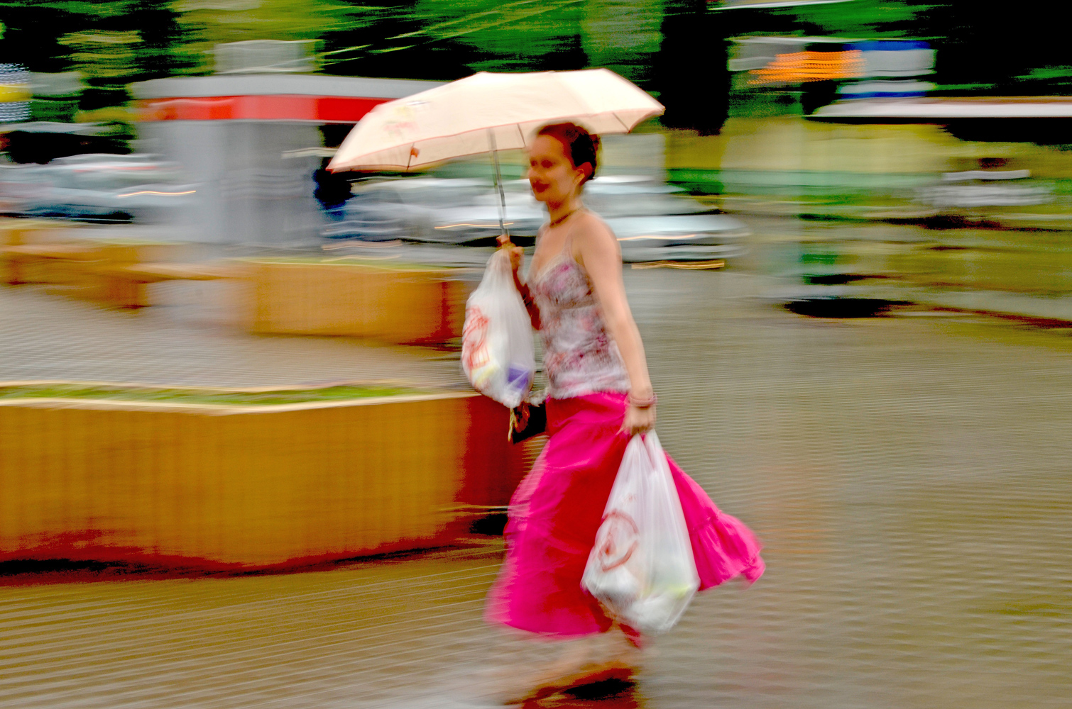 photo "***" tags: street, Moscow, rain, summer, монокль