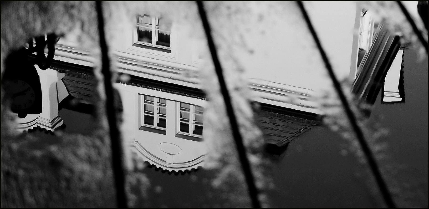 photo "Лужа" tags: black&white, Prag, Prague, Praha