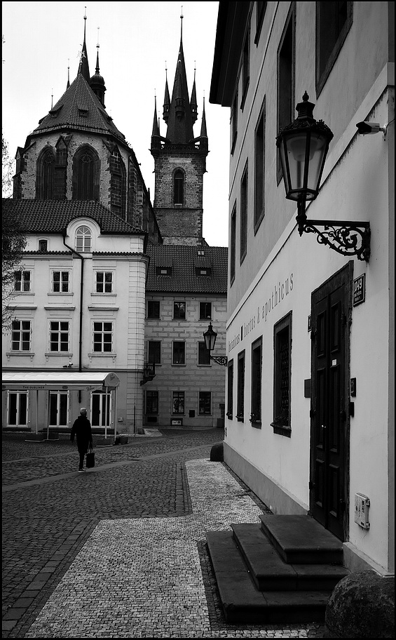 photo "Тынский двор" tags: black&white, Prag, Prague, Praha