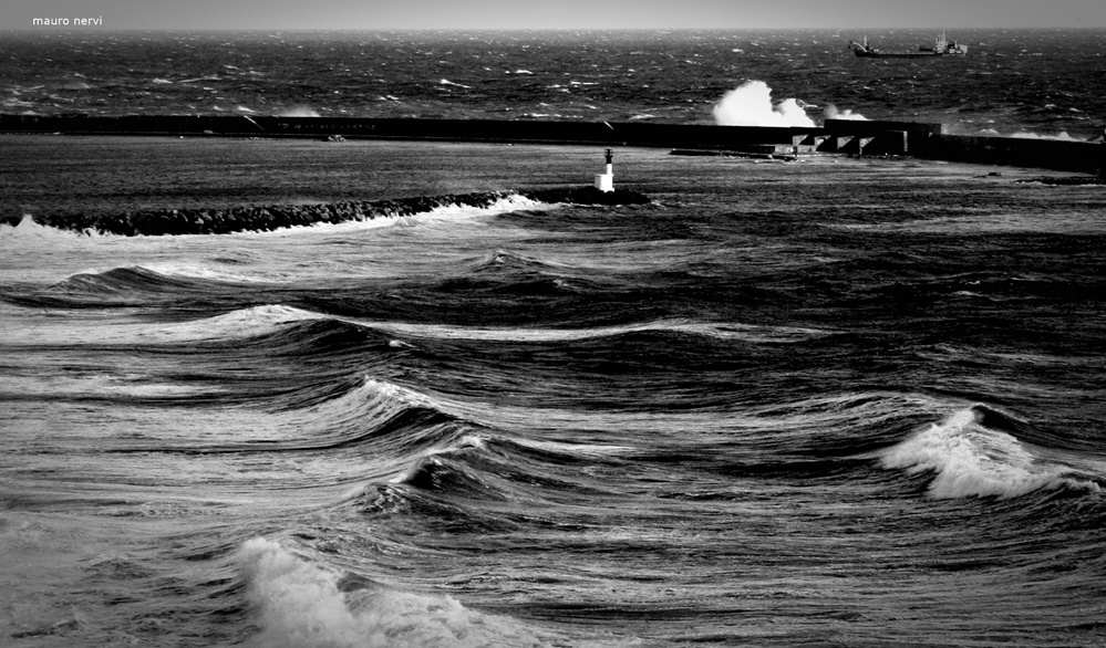 photo "hard waves" tags: black&white, 