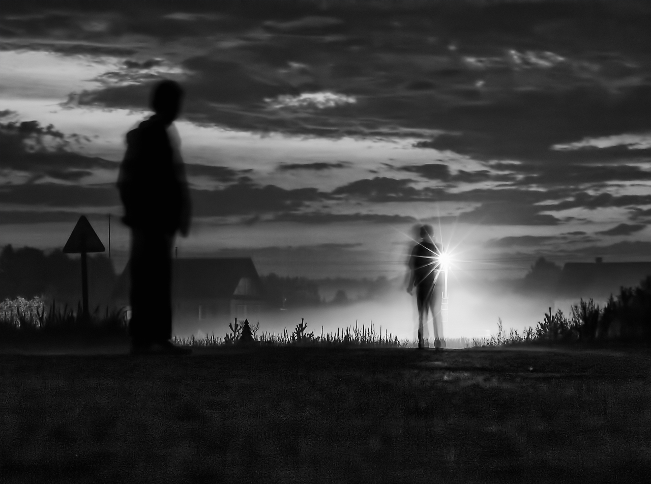 photo "***" tags: street, black&white, fog, night, summer, Смоленская область