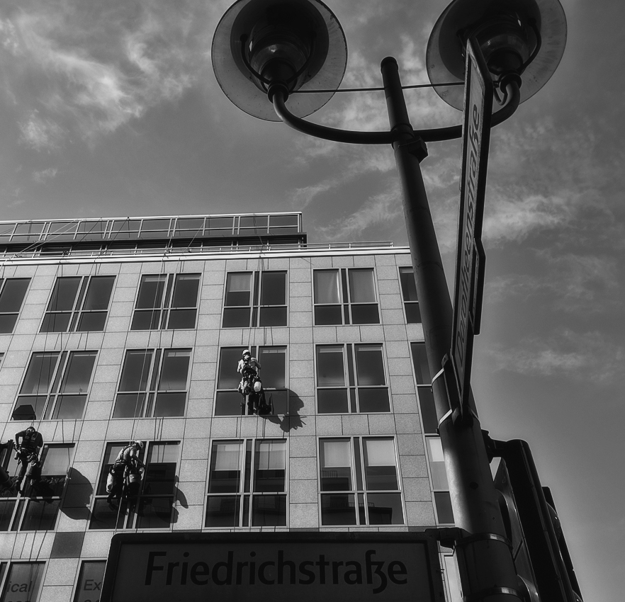 photo "***" tags: black&white, city, architecture, 