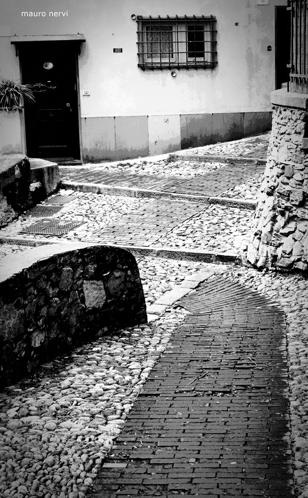 photo "alley" tags: black&white, 