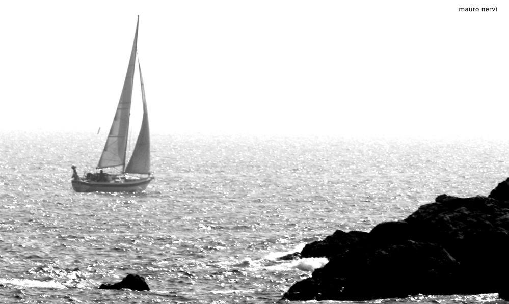 photo "sea and roks" tags: black&white, 