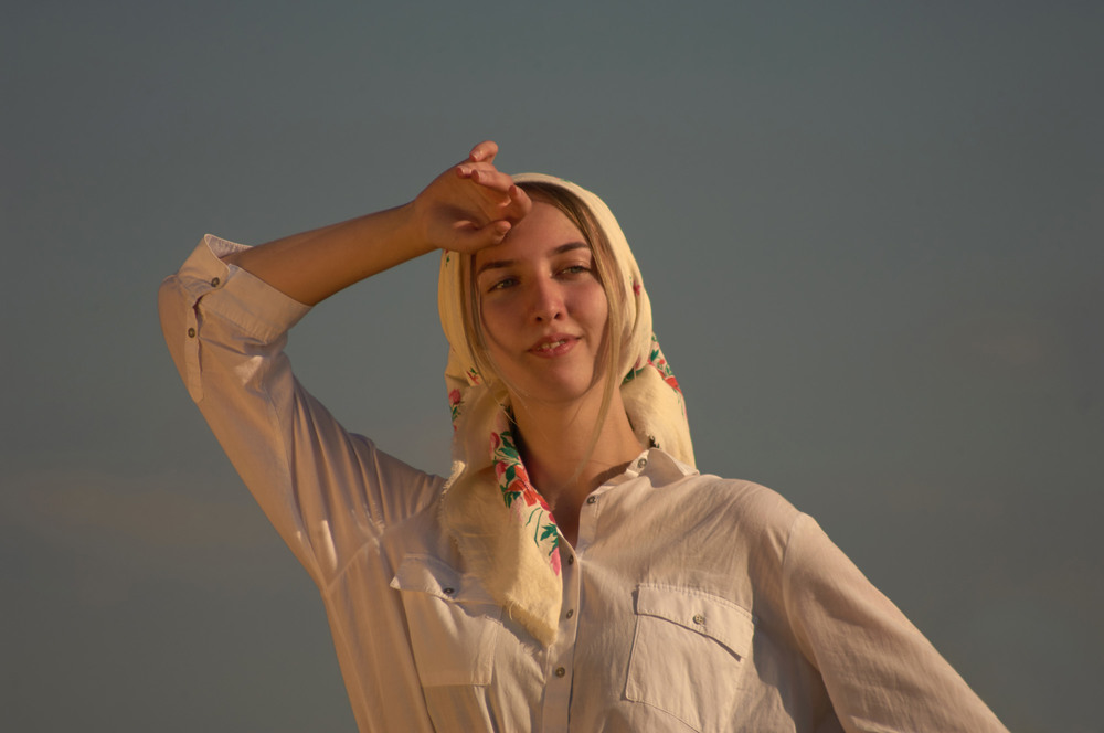 photo "***" tags: portrait, evening, field, girl, summer, sunset, арт, лето 2020, модель, настроение, портрет девушка, портрет девушка лето, солнечно