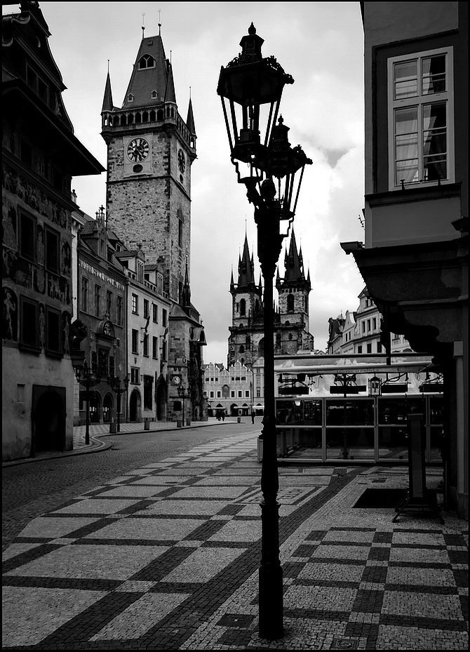 photo "Вид на площадь" tags: black&white, architecture, Prag, Prague, Praha