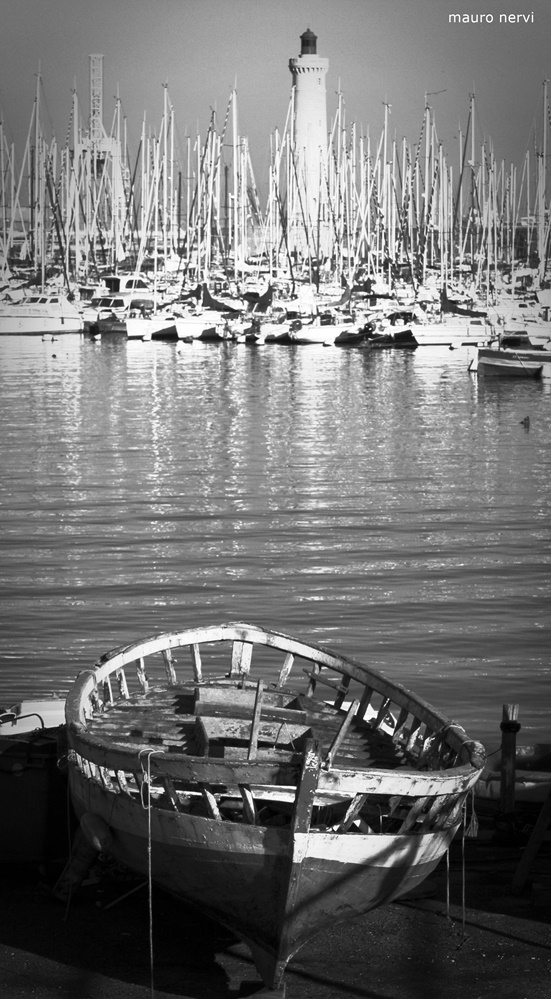 photo "beside the lighthouse" tags: black&white, 