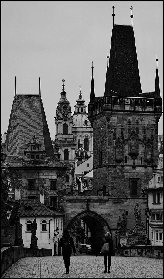 photo "Башни и фигуры" tags: black&white, architecture, Prag, Prague, Praha