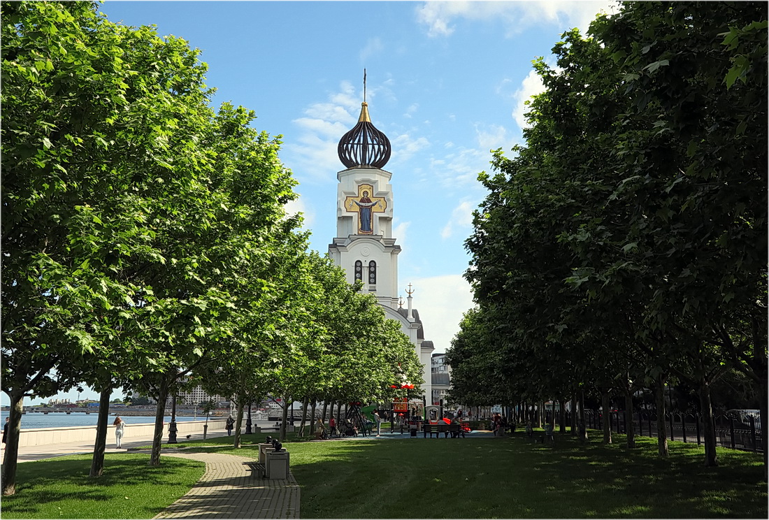 photo "Lighthouse Temple" tags: street, city, 