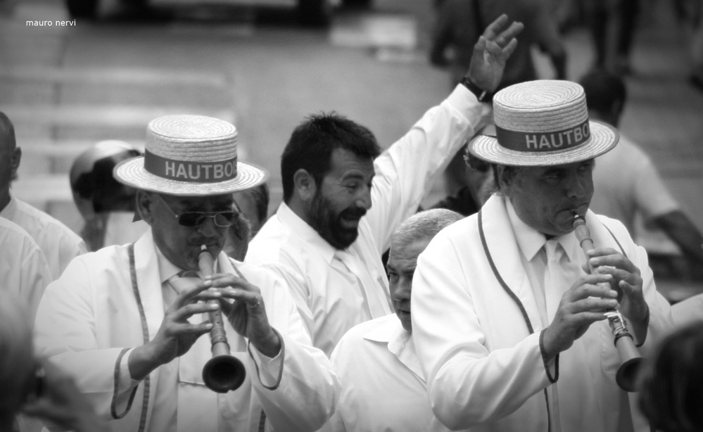 photo "music in the street" tags: black&white, 