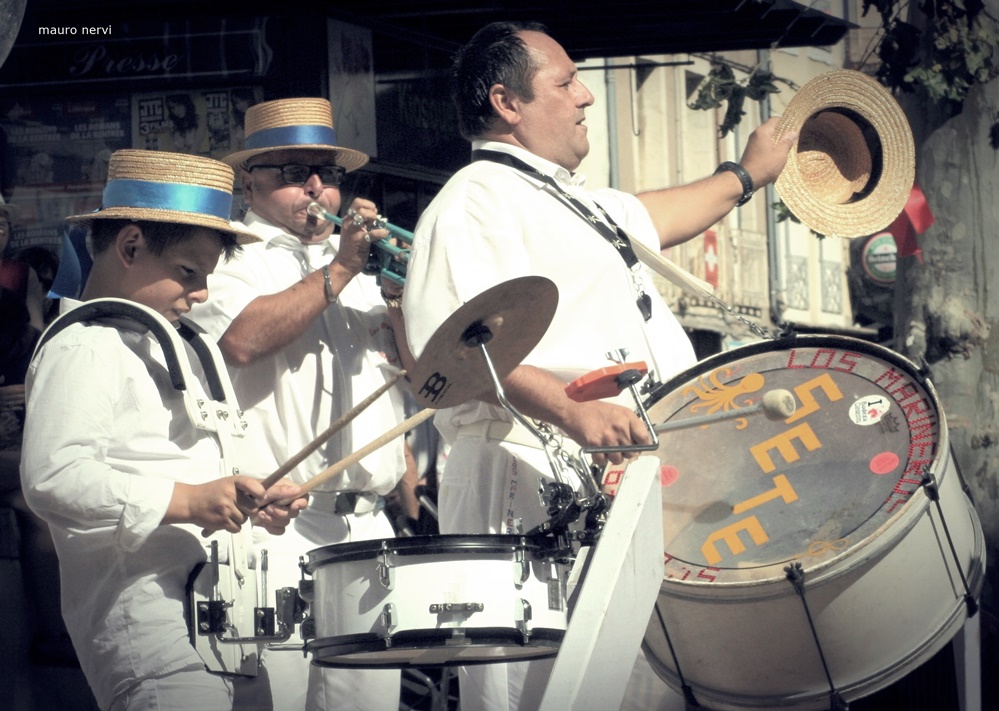 photo "young musicians" tags: street, 