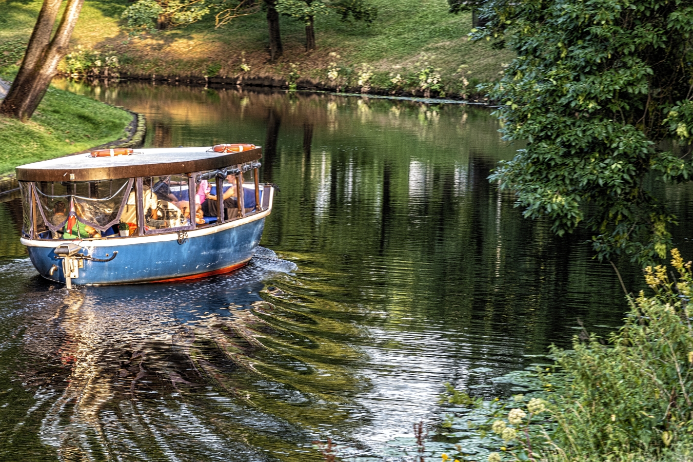 photo "Boat Trip along the Riga Canal" tags: genre, 