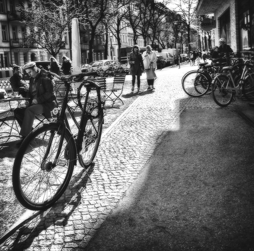 photo "***" tags: street, black&white, 