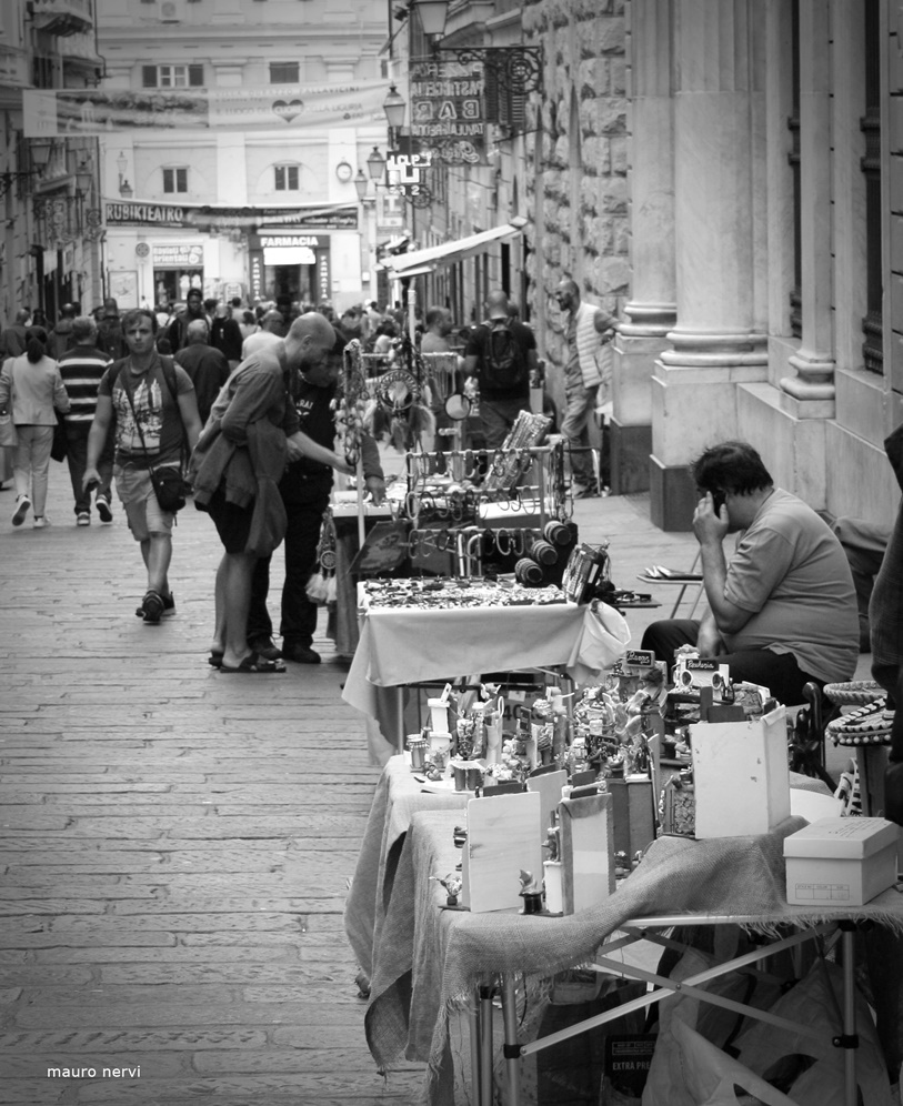 photo "stalls" tags: black&white, 