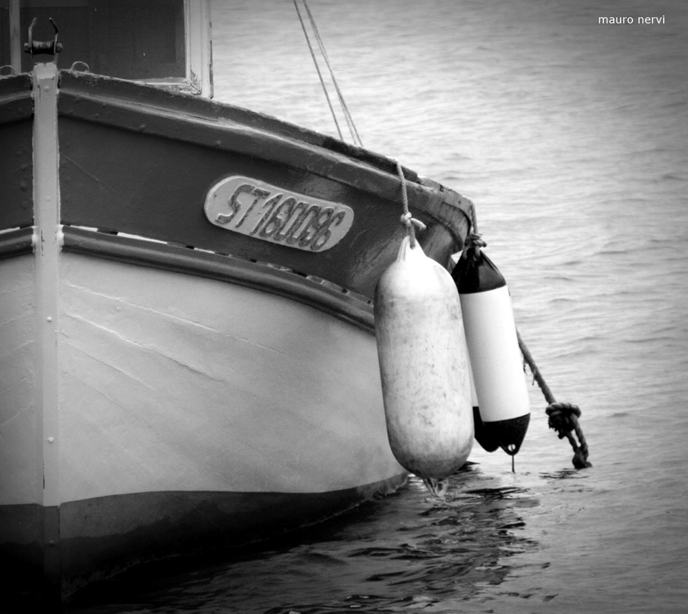 photo "in the channel" tags: black&white, 