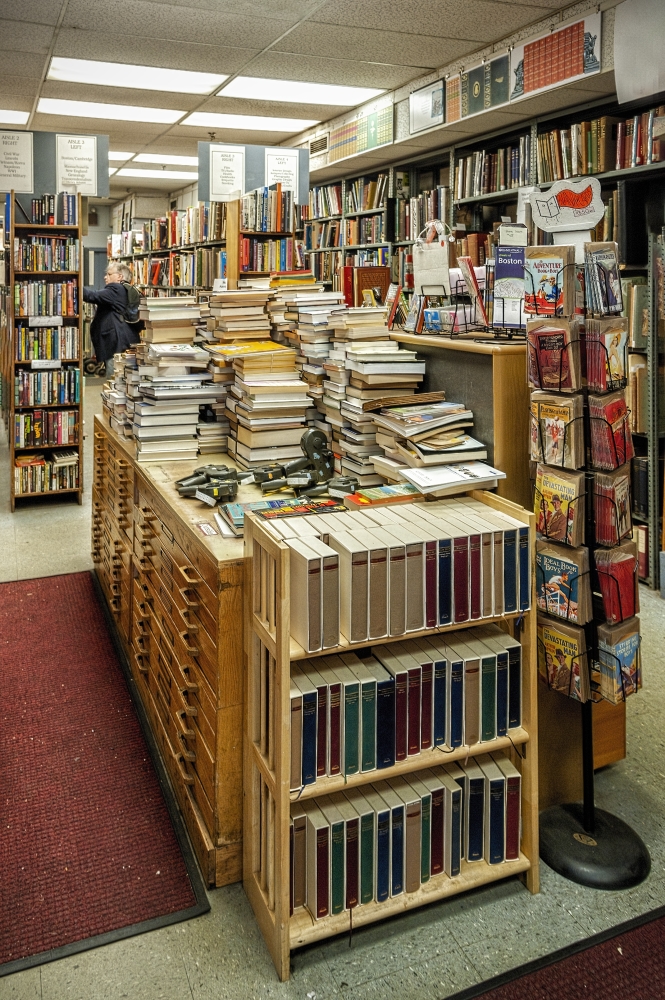 photo "Brattle Book Shop" tags: interior, 