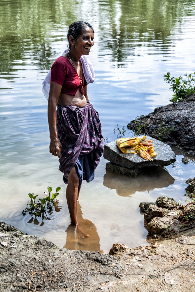 photo "Laundress" tags: travel, 