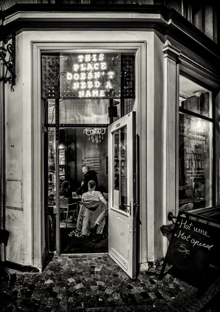 photo "Riga at Night (no name but wine is hot)" tags: interior, 