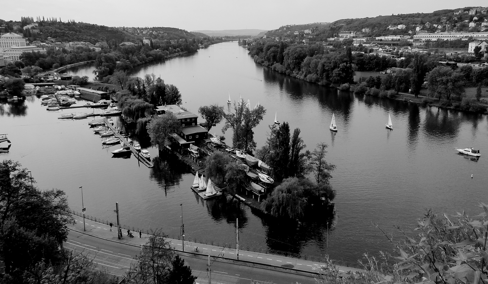 photo "***" tags: landscape, city, black&white, 