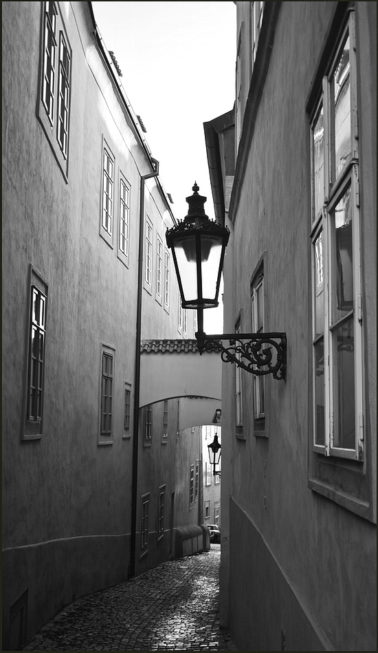 photo "Улочка" tags: black&white, Prag, Prague, Praha