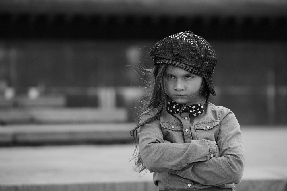 photo "***" tags: portrait, black&white, children, ветер, девочка, дневной свет