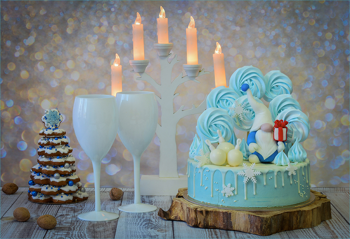 фото "С Новым годом !" метки: натюрморт, Новогодний торт, Новый Год, белые винные бокалы, пряничная елка