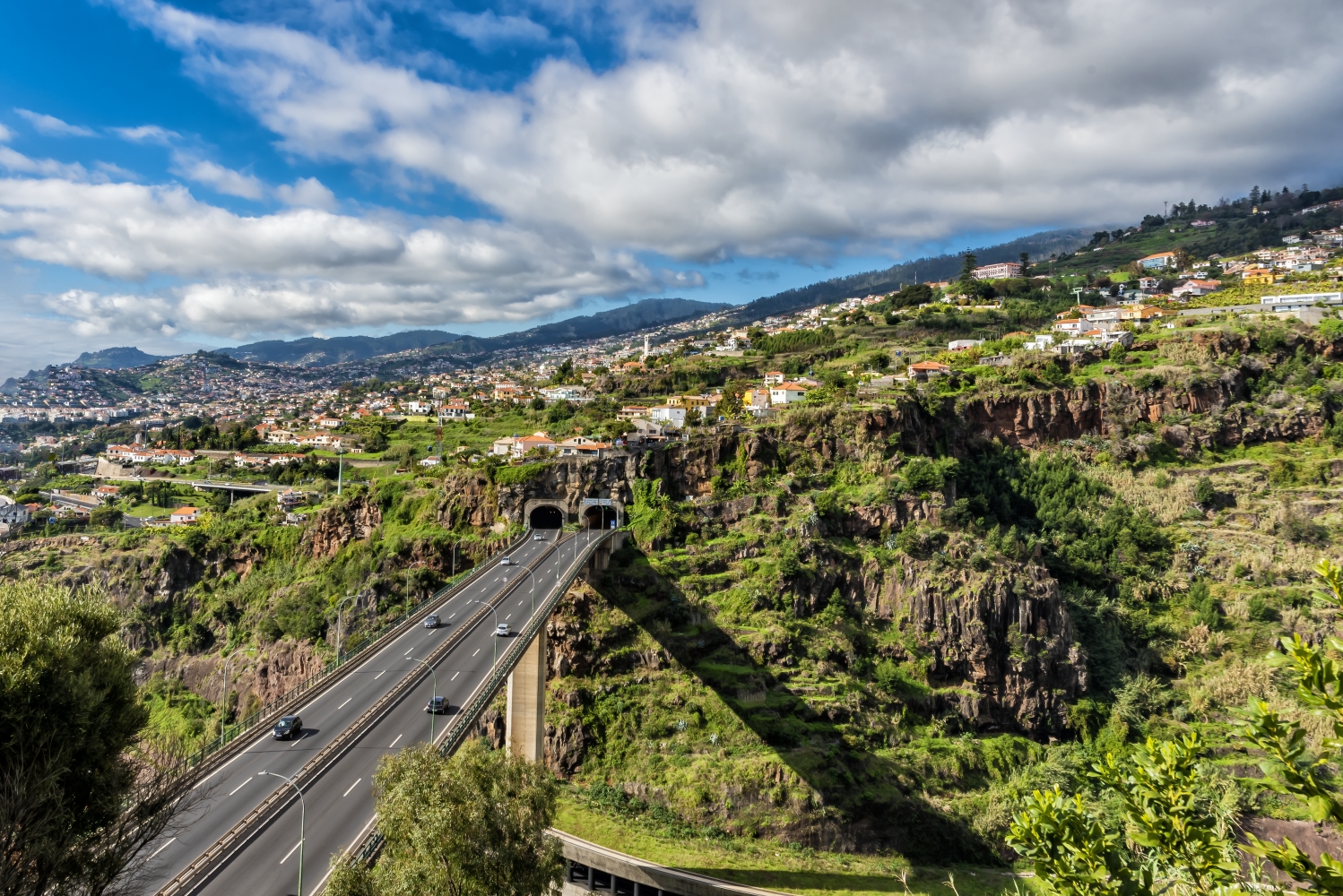 photo "The Infrastructure of Sunny Madeira" tags: travel, 