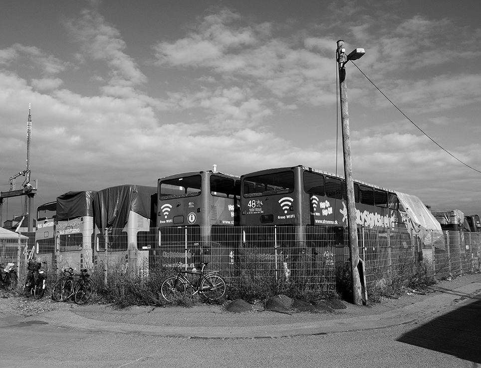 photo "The Grave Yard" tags: street, reporting, genre, 